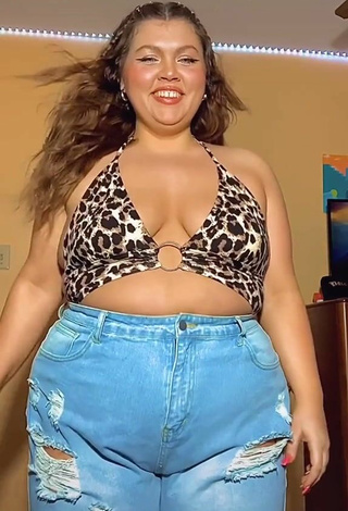 2. Alluring Lexie Lemon Shows Cleavage in Erotic Leopard Crop Top and Bouncing Tits