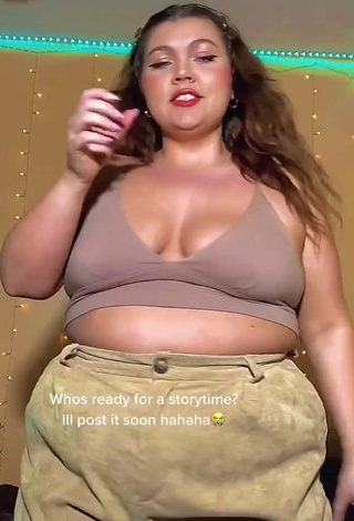 3. Cute Lexie Lemon Shows Cleavage in Beige Crop Top and Bouncing Boobs