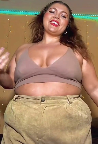 5. Cute Lexie Lemon Shows Cleavage in Beige Crop Top and Bouncing Boobs