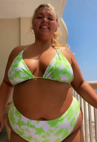 3. Luscious Lexie Lemon Shows Cleavage in Bikini on the Balcony and Bouncing Boobs