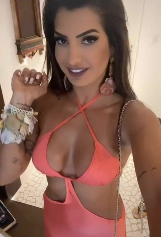 2. Marina Ferrari Demonstrates Sexy Cleavage