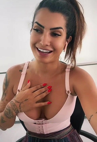 3. Sexy Marina Ferrari Shows Cleavage in Pink Crop Top