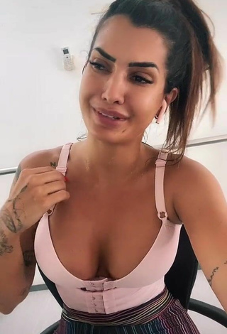 4. Sexy Marina Ferrari Shows Cleavage in Pink Crop Top