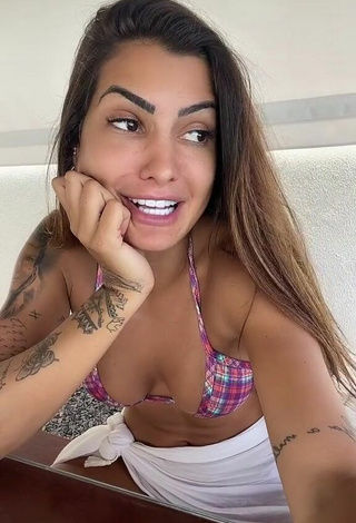 2. Sexy Marina Ferrari Shows Cleavage in Checkered Bikini Top