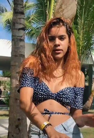 4. Seductive Melissa Rodriguez in Crop Top and Bouncing Tits