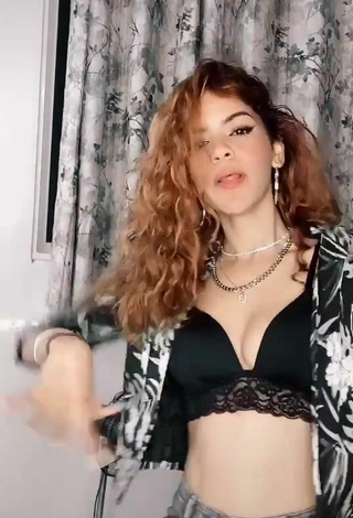 3. Pretty Melissa Rodriguez Shows Cleavage in Black Crop Top and Bouncing Tits