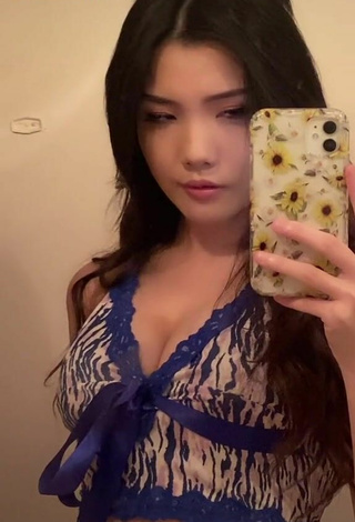 2. Sultry Tinna Fang Shows Cleavage in Crop Top