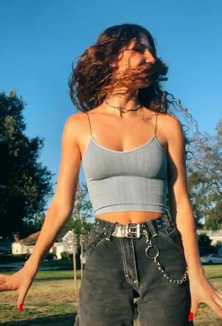 4. Beautiful Sydney Vézina Shows Cleavage in Sexy Grey Crop Top and Bouncing Boobs