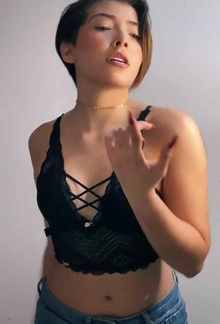 3. Titillating Taynara Cabral in Black Crop Top