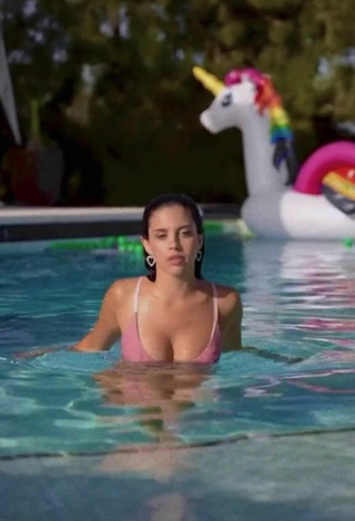 Titillating Victoria Caro in Pink Bikini at the Swimming Pool