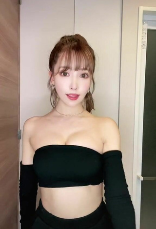 5. Sultry Yua Mikami in Black Tube Top and Bouncing Boobs