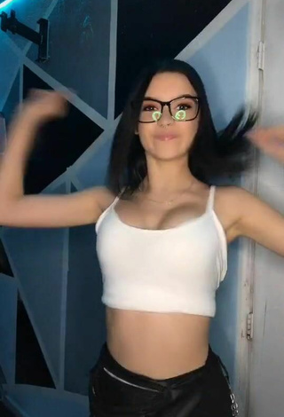 4. Sexy Abigail Glezz Shows Cleavage in White Crop Top and Bouncing Boobs