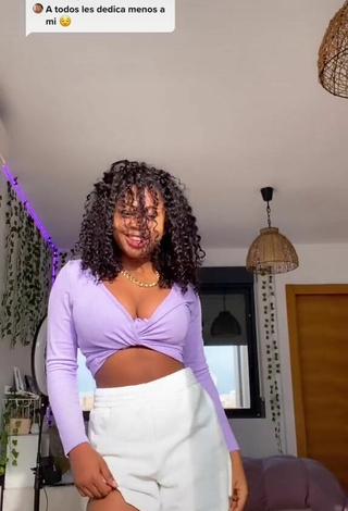 2. Sexy Tania Fernández Shows Cleavage in Purple Crop Top