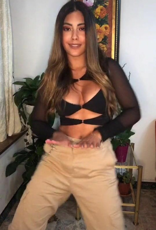 4. Luscious Aleja Villeta Shows Cleavage in Black Crop Top