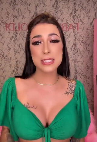 2. Luscious Amanda Ferreira Shows Cleavage in Green Crop Top and Bouncing Tits