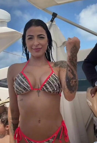 2. Luscious Amanda Ferreira Shows Cleavage in Bikini