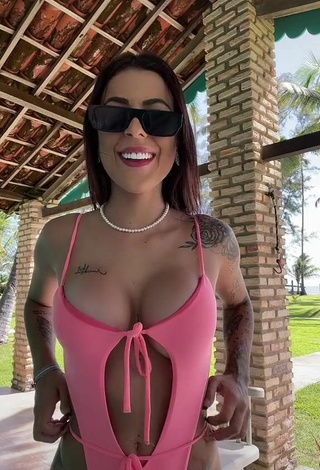 Sultry Amanda Ferreira Shows Cleavage in Pink Swimsuit