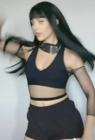 4. Luscious Anny Kelly Almeida in Black Crop Top while Twerking