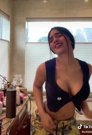 6. Amazing Barbara Ramirez Shows Cleavage in Hot Black Crop Top