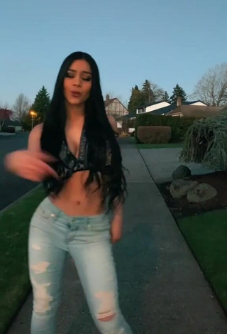 Titillating Barbara Ramirez in Crop Top