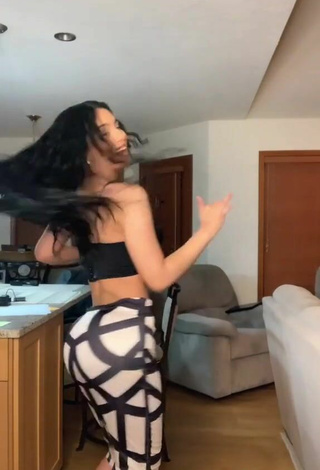 6. Titillating Barbara Ramirez Shows Big Butt