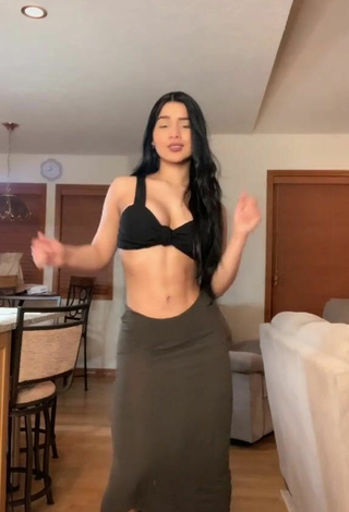 Seductive Barbara Ramirez Shows Cleavage in Black Crop Top