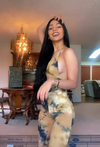 5. Sultry Barbara Ramirez in Overall (Side Boob)