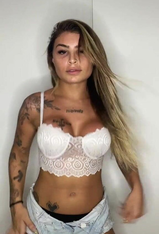 Seductive Bárbara Shows Cleavage in White Crop Top