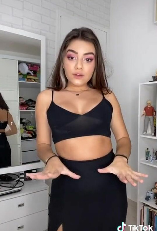 4. Luscious Bela Almada Shows Cleavage in Black Crop Top and Bouncing Boobs