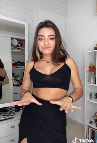 5. Luscious Bela Almada Shows Cleavage in Black Crop Top and Bouncing Boobs