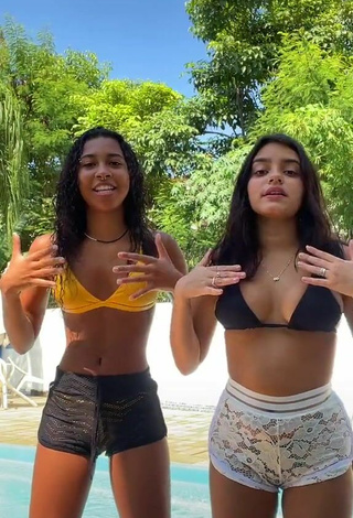 2. Sexy Bela Almada Shows Cleavage in Bikini Top and Bouncing Tits