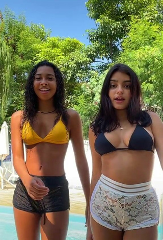 4. Sexy Bela Almada Shows Cleavage in Bikini Top and Bouncing Tits