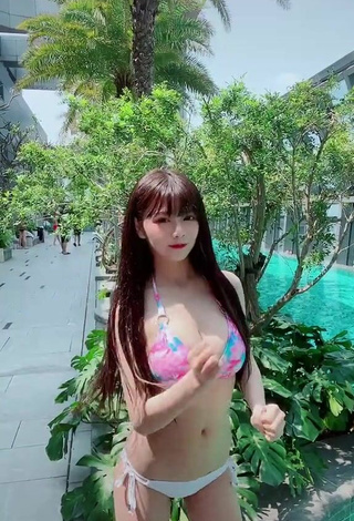 2. Lovely c.0214 Shows Cleavage in Bikini at the Swimming Pool and Bouncing Tits