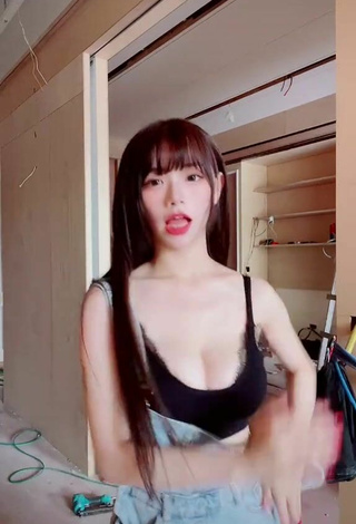 2. Sexy c.0214 Shows Cleavage in Black Crop Top and Bouncing Breasts