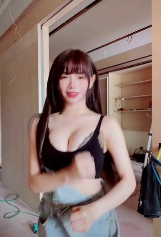 4. Sexy c.0214 Shows Cleavage in Black Crop Top and Bouncing Breasts