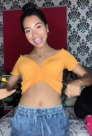 6. Titillating Dayana Shows Cleavage in Orange Crop Top