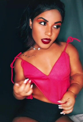 Sultry Dayanne Gomes in Pink Crop Top