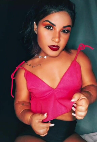 2. Sultry Dayanne Gomes in Pink Crop Top