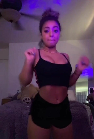 Titillating Devenity Perkins Shows Cleavage in Black Crop Top while Twerking