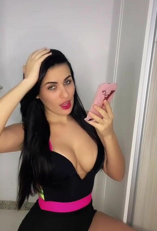 3. Titillating Dine Azevedo Shows Cleavage in Overall