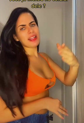 4. Sexy Dine Azevedo Shows Cleavage in Orange Crop Top