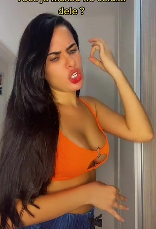 6. Sexy Dine Azevedo Shows Cleavage in Orange Crop Top