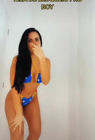 Hottest Dine Azevedo Shows Cleavage in Bikini