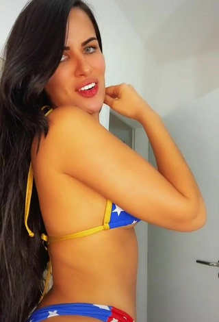 4. Dine Azevedo in Alluring Bikini