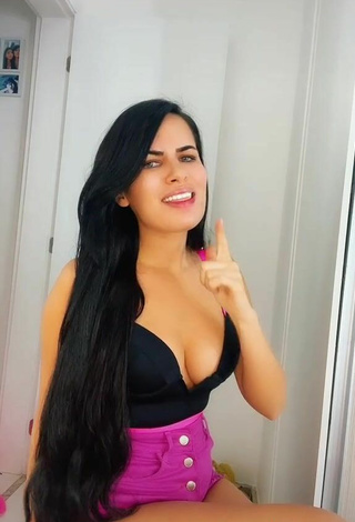 5. Sexy Dine Azevedo Shows Cleavage in Black Top