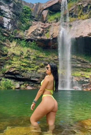 Amazing Dine Azevedo Shows Butt