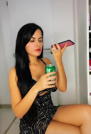 Dine Azevedo Demonstrates Fine Cleavage