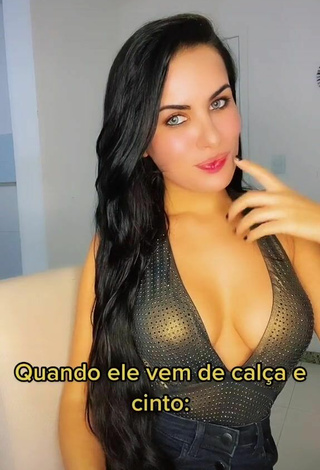 Titillating Dine Azevedo Shows Cleavage in Top