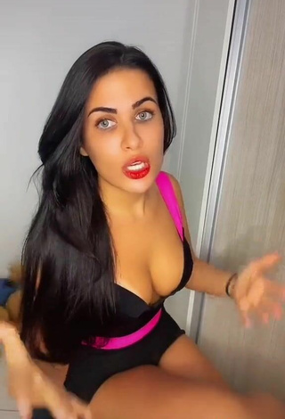 3. Dine Azevedo Demonstrates Hot Cleavage