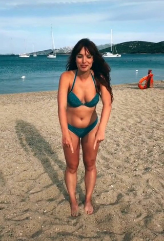 2. Luscious Eleonora Olivieri Shows Cleavage in Turquoise Bikini at the Beach and Bouncing Boobs